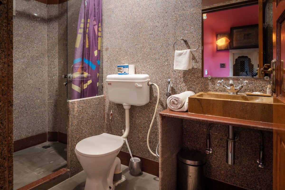 deluxe rooms (on 1st and 2nd floor) | bathroom | shower, free toiletries, hair dryer, towels