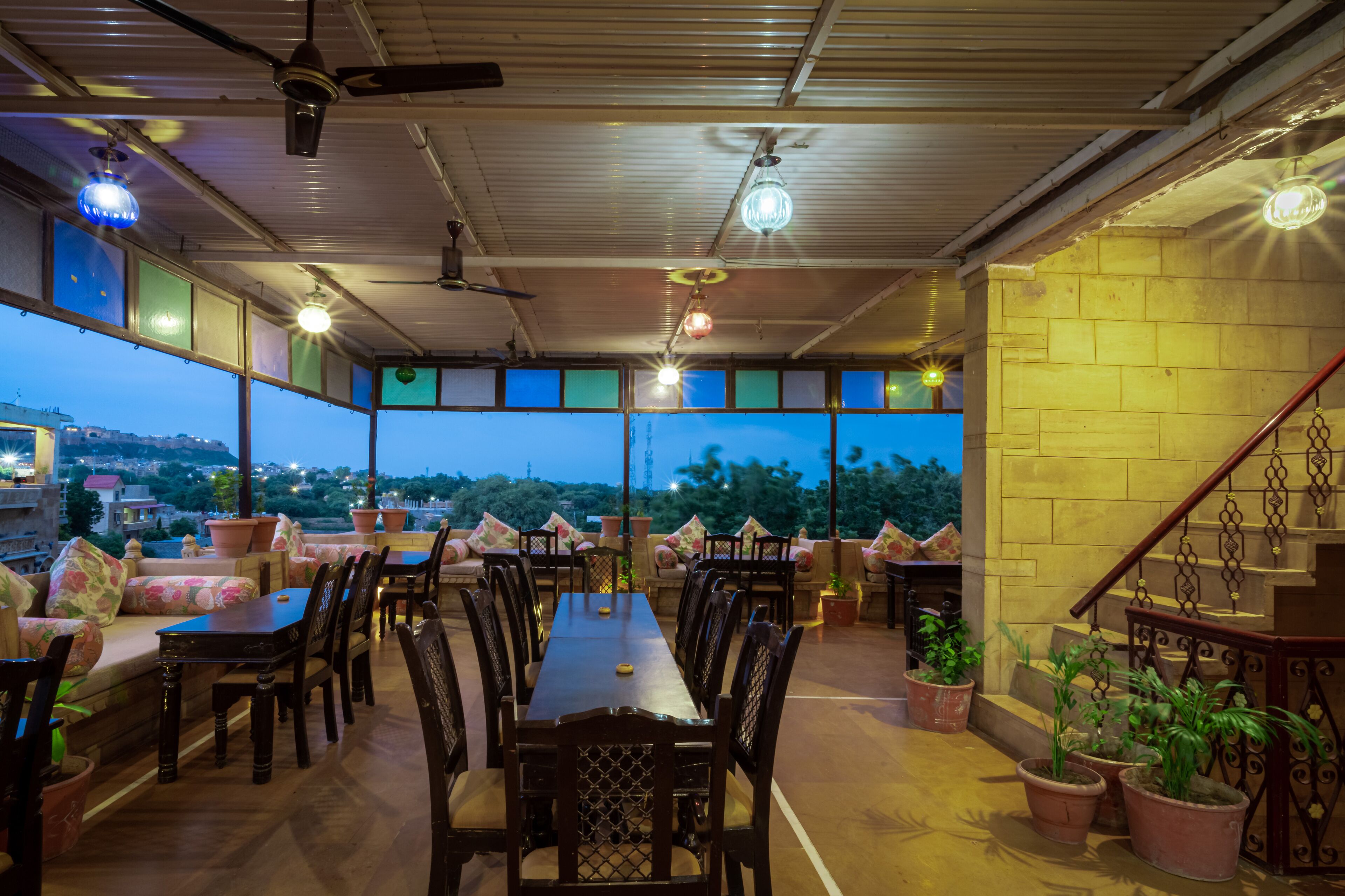 breakfast, lunch and dinner served