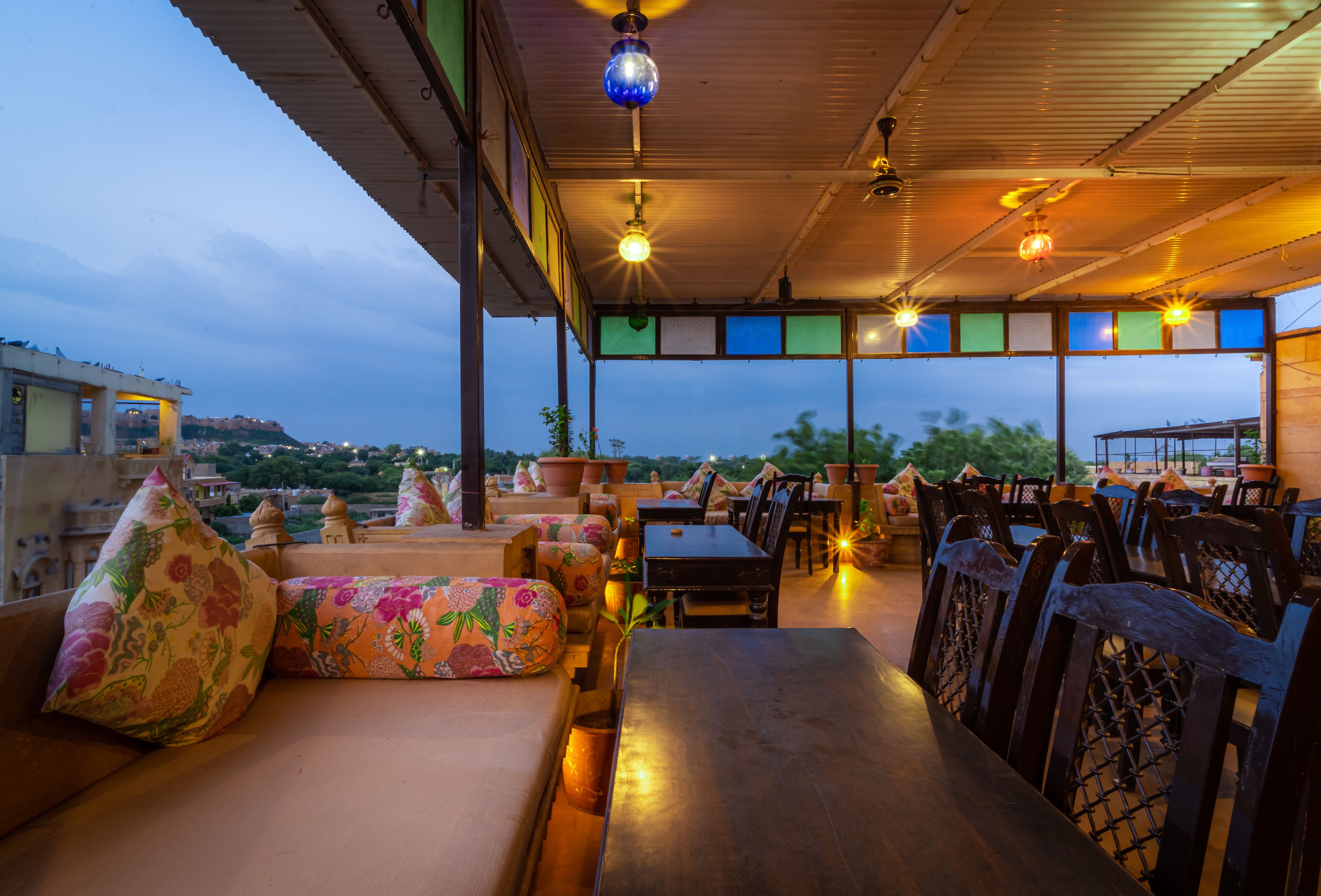 breakfast, lunch and dinner served