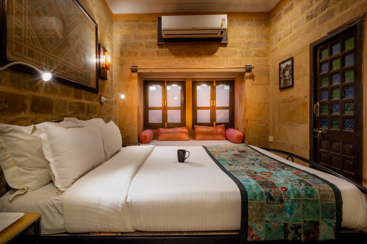 deluxe rooms (ground floor) | minibar, in-room safe, desk, rollaway beds