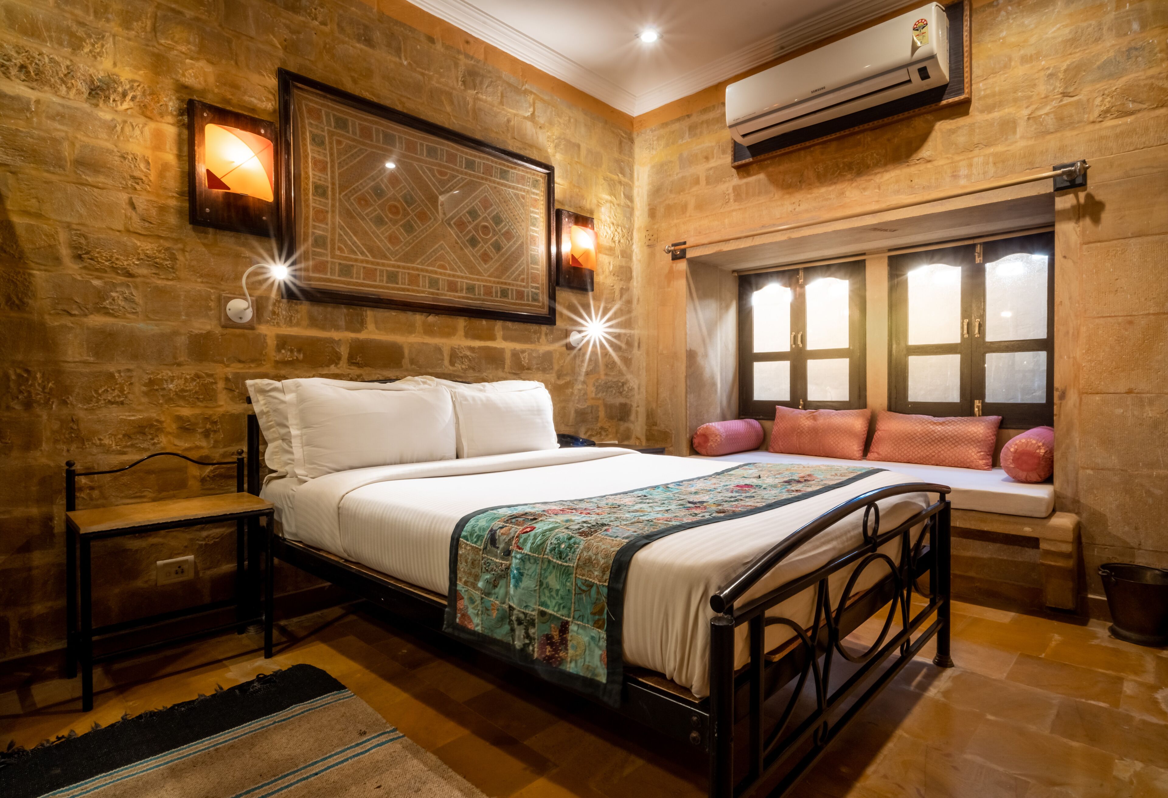 deluxe rooms (ground floor) | minibar, in-room safe, desk, rollaway beds