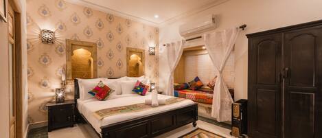 Deluxe Double Room | Select Comfort beds, minibar, in-room safe, desk