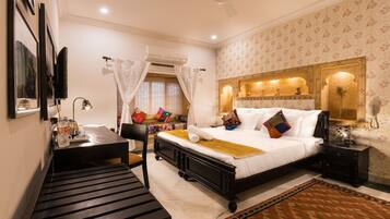 Deluxe Double Room | 1 bedroom, Select Comfort beds, minibar, in-room safe