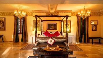 Royal Suite | Premium bedding, minibar, in-room safe, desk