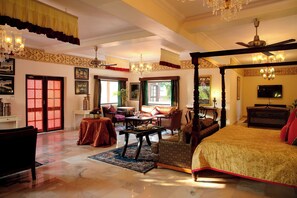 Doppelzimmer zur Einzelnutzung | Hochwertige Bettwaren, Minibar, Zimmersafe, Schreibtisch