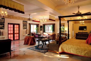 Ropa de cama de alta calidad y minibar 