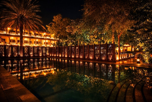 حمّام سباحة خارجي