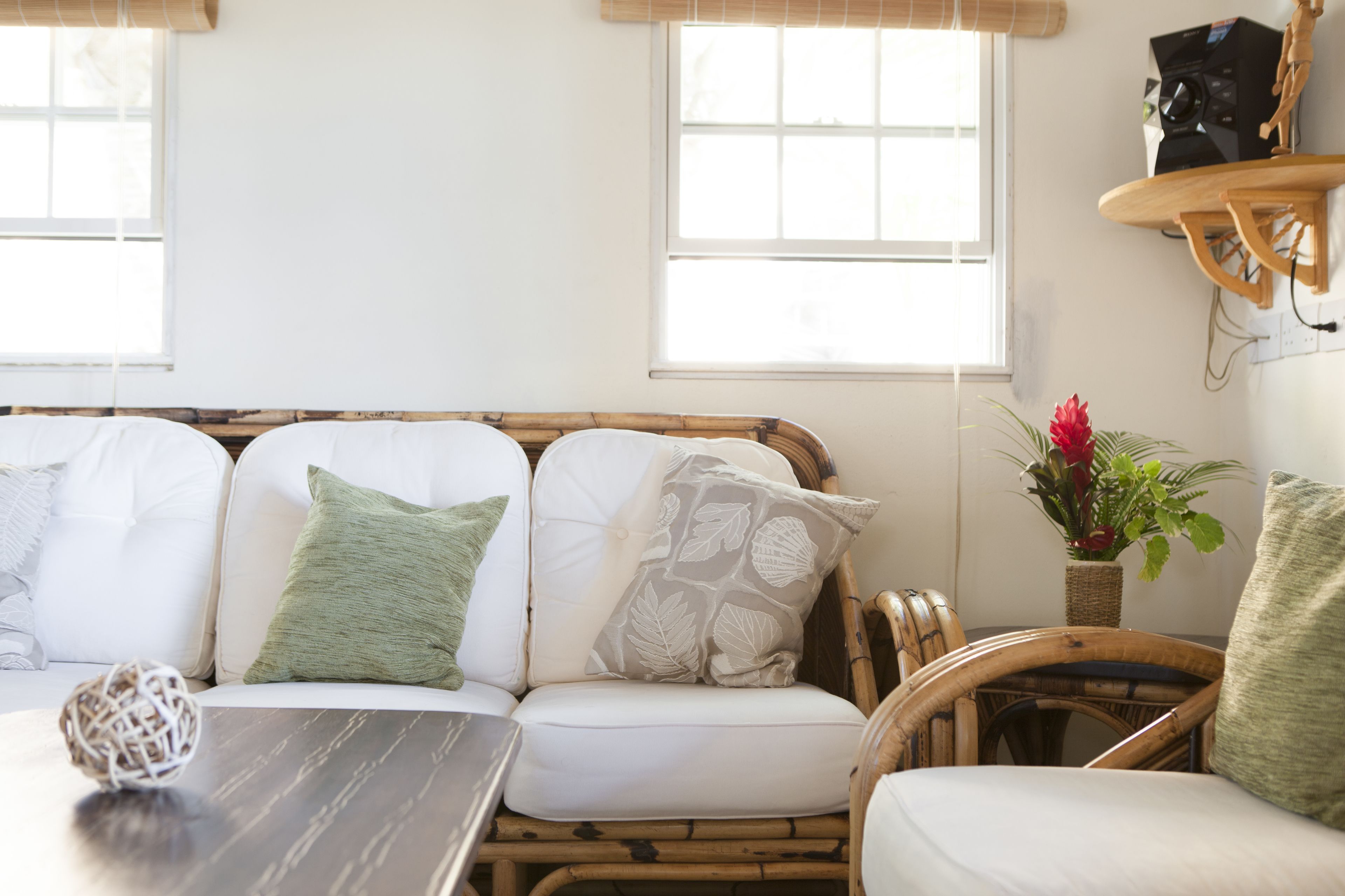 40-inch flat-screen tv with cable channels, tv