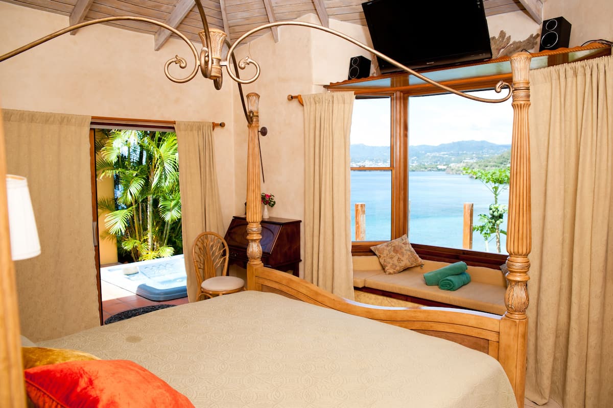 Panoramic-Villa, 1 Schlafzimmer, Whirlpool, Meerblick | 1 Schlafzimmer, hochwertige Bettwaren, Select-Comfort-Betten, Zimmersafe