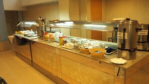 Desayuno buffet todos los días (con cargo) 