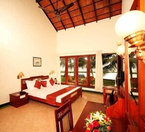 Ropa de cama de alta calidad y minibar 