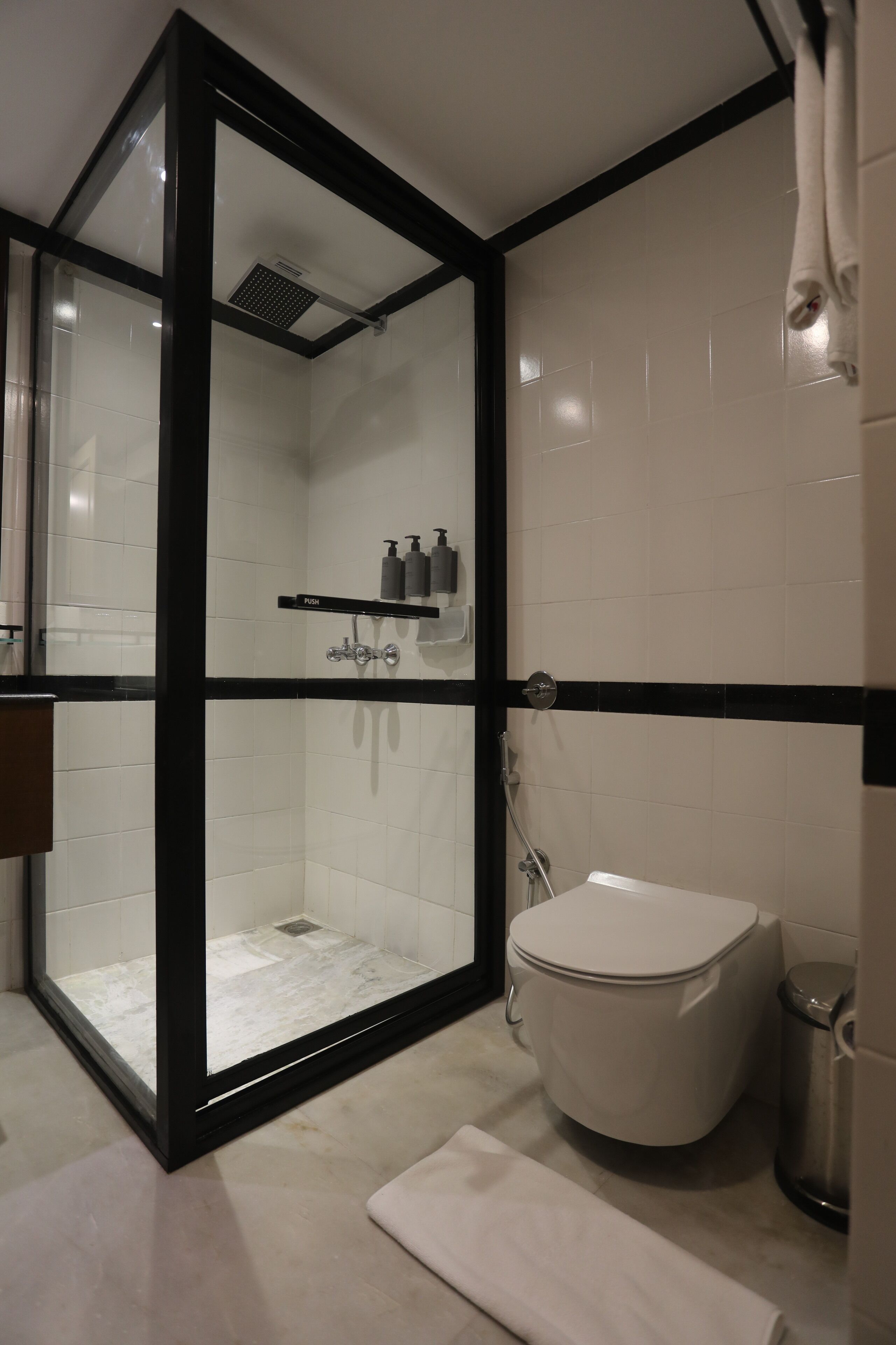 Deluxe-Zimmer, 1 Schlafzimmer | Badezimmer | Dusche, kostenlose Toilettenartikel, Handtücher