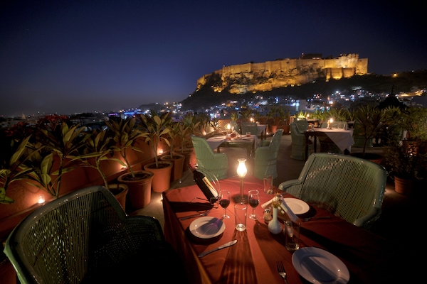 Sarapan dan makan tengah hari dihidangkan, masakan vegetarian