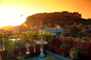 إطلالة على الجبل