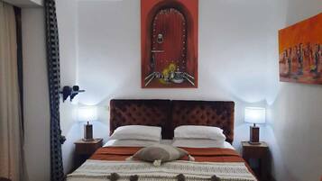 Chambre de Luxe (Bouton d´Or) | Minibar, safe på rommet, individuelt dekorert og individuelt innredet