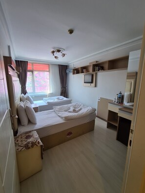 Twin Room | Premium bedding, minibar, in-room safe, desk - Oceans 7 Hotel  (Istanbul)