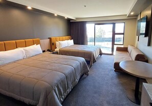 Deluxe Twin Room | In-room safe, desk, blackout drapes, soundproofing - Distinction Mackenzie Country Hotel (Twizel)