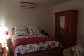 Individually decorated, soundproofing, free WiFi - Robe House (Robe)