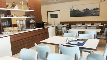 Free daily continental breakfast