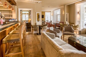 Bar (on property) - The Lamplighter Dining- Rooms (Windermere)