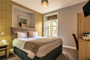 Standard Double Room | Egyptian cotton sheets, premium bedding, desk, laptop workspace - The Lamplighter Dining- Rooms (Windermere)