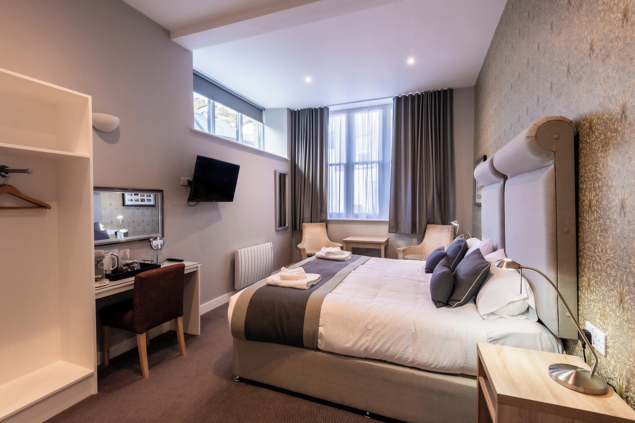 Egyptian cotton sheets, premium bedding, desk, laptop workspace