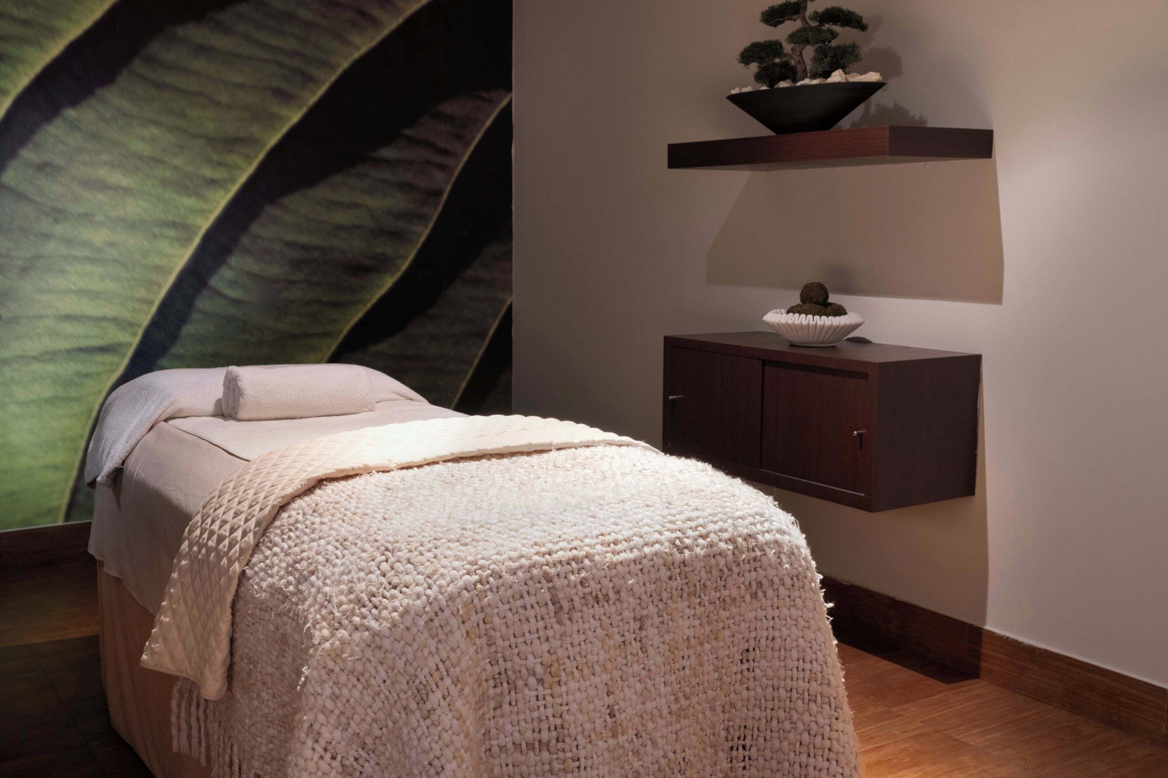 Couples treatment rooms, sauna, steam room, body treatments