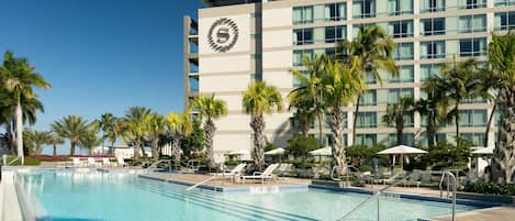 Piscine extérieure, accÚs possible de 7 h à 22 h, cabanas (supplément)