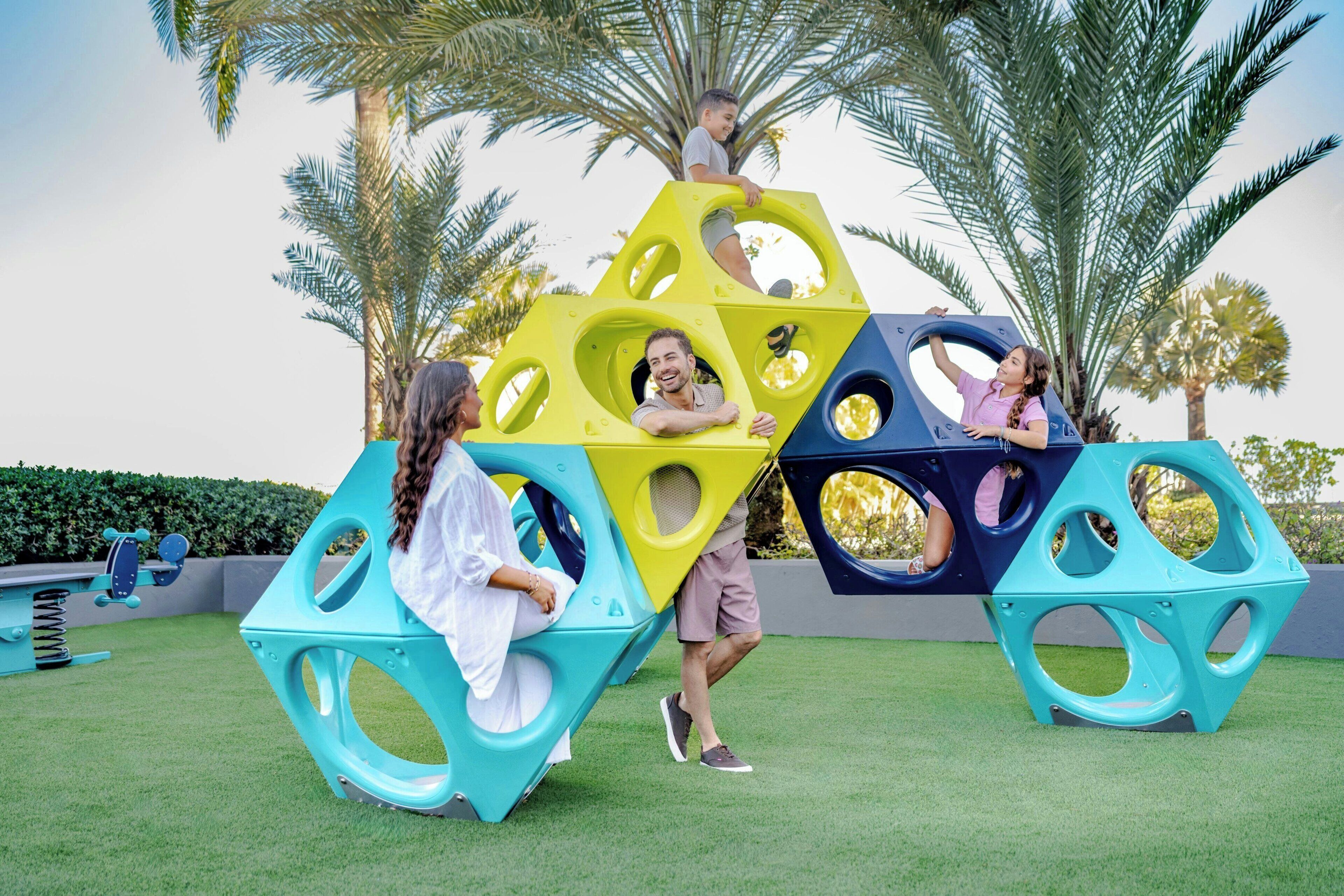 Outdoor pool, open 7:00 AM to 10:00 PM, cabanas (surcharge)