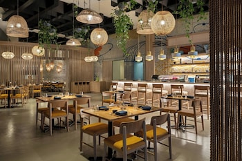 4 restaurants, breakfast, lunch, dinner served; Brazilian cuisine at Sheraton Puerto Rico Resort & Casino