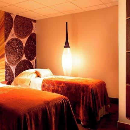Couples treatment rooms, sauna, steam room, body treatments