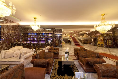Lobby lounge