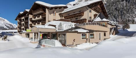 Fachada da propriedade