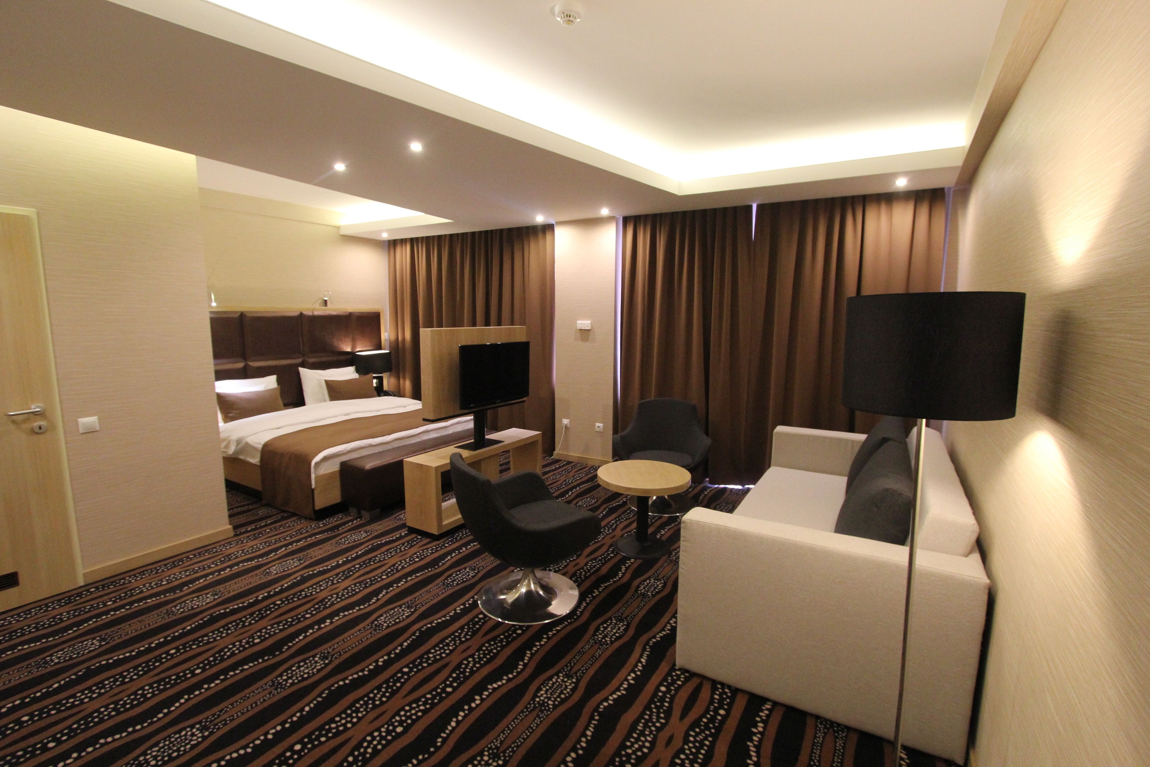 junior suite | 1 bedroom, hypo-allergenic bedding, minibar, in-room safe