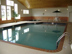 Indoor pool - GrandStay Hotel & Suites (Pipestone)