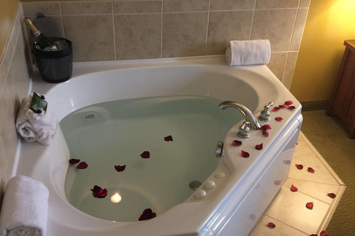 Suite, 1 King Bed, Jetted Tub | Pool