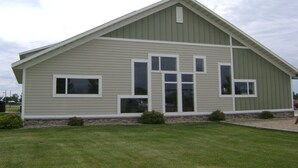 Exterior - GrandStay Hotel & Suites (Pipestone)