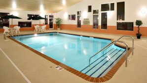 Indoor pool - GrandStay Hotel & Suites (Pipestone)