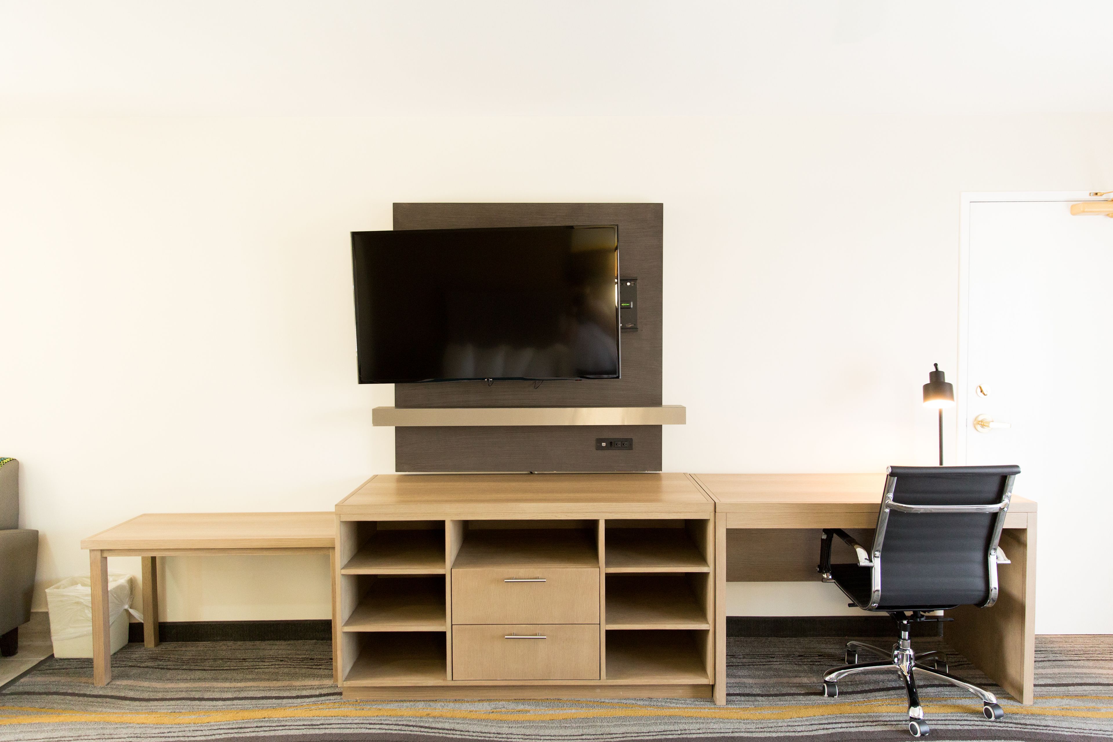 standard room, 1 king bed | desk, laptop workspace, soundproofing, iron/ironing board