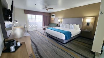 Schreibtisch, laptopgeeigneter Arbeitsplatz, schallisolierte Zimmer