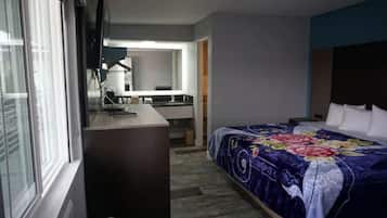 Quarto clássico, 1 cama Queen | Escrivaninha, ferros/tábuas de passar roupa, Wi-Fi de cortesia