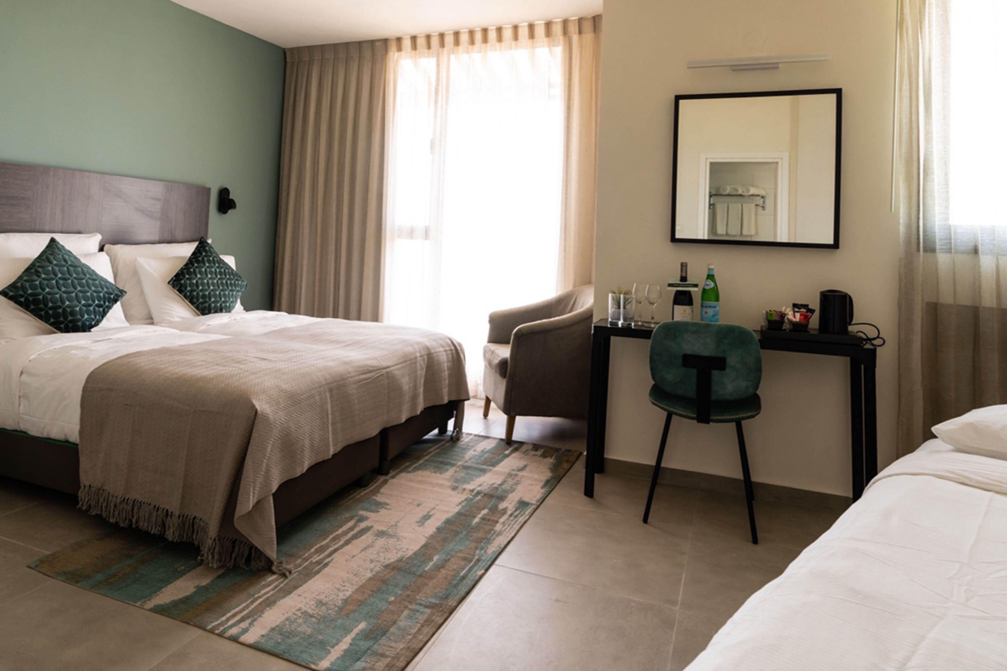 triple room | 1 bedroom, in-room safe, desk, soundproofing