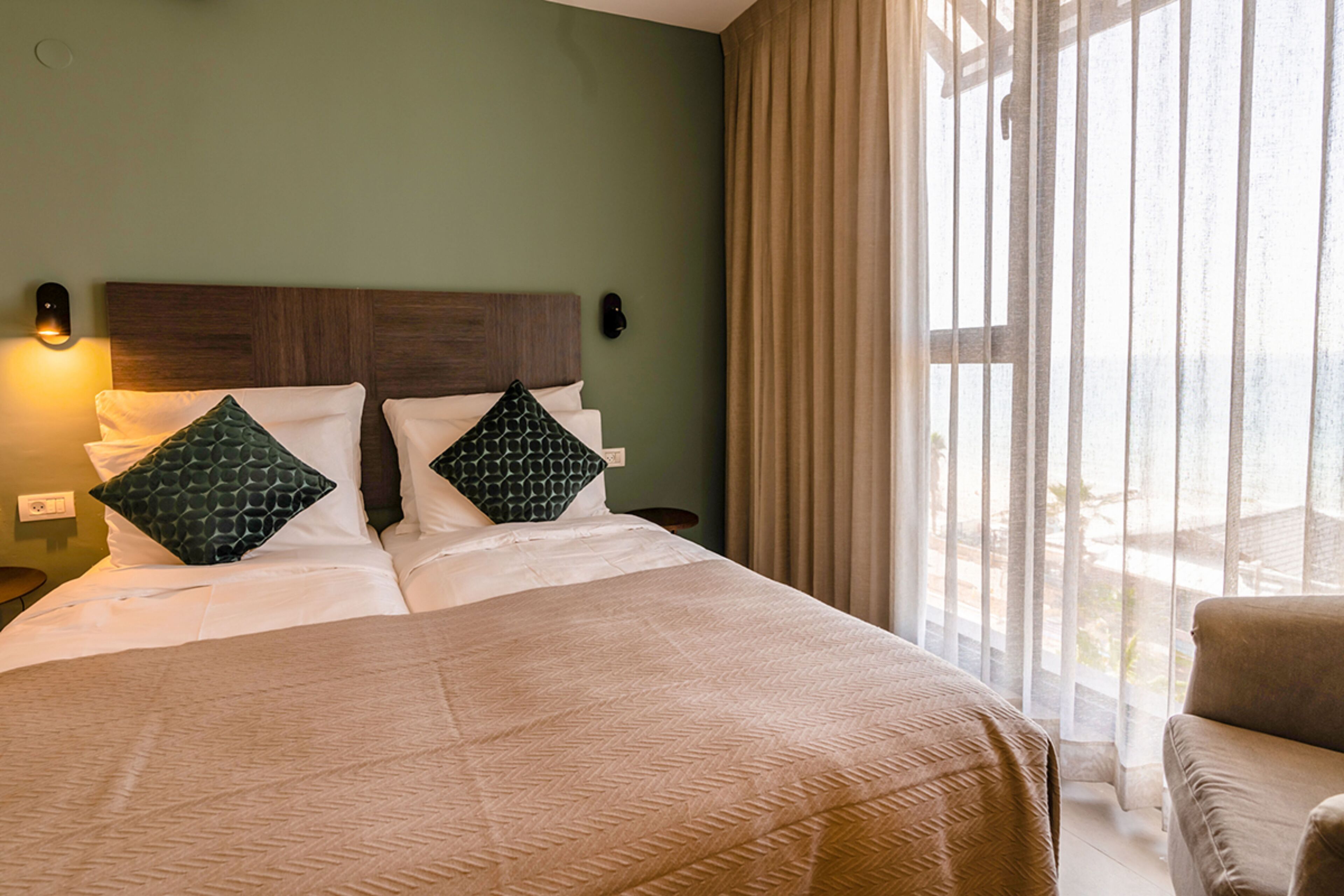 triple room | 1 bedroom, in-room safe, desk, soundproofing