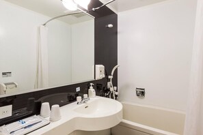 Amenidades de baño gratuitas, secadora de cabello, pantuflas 