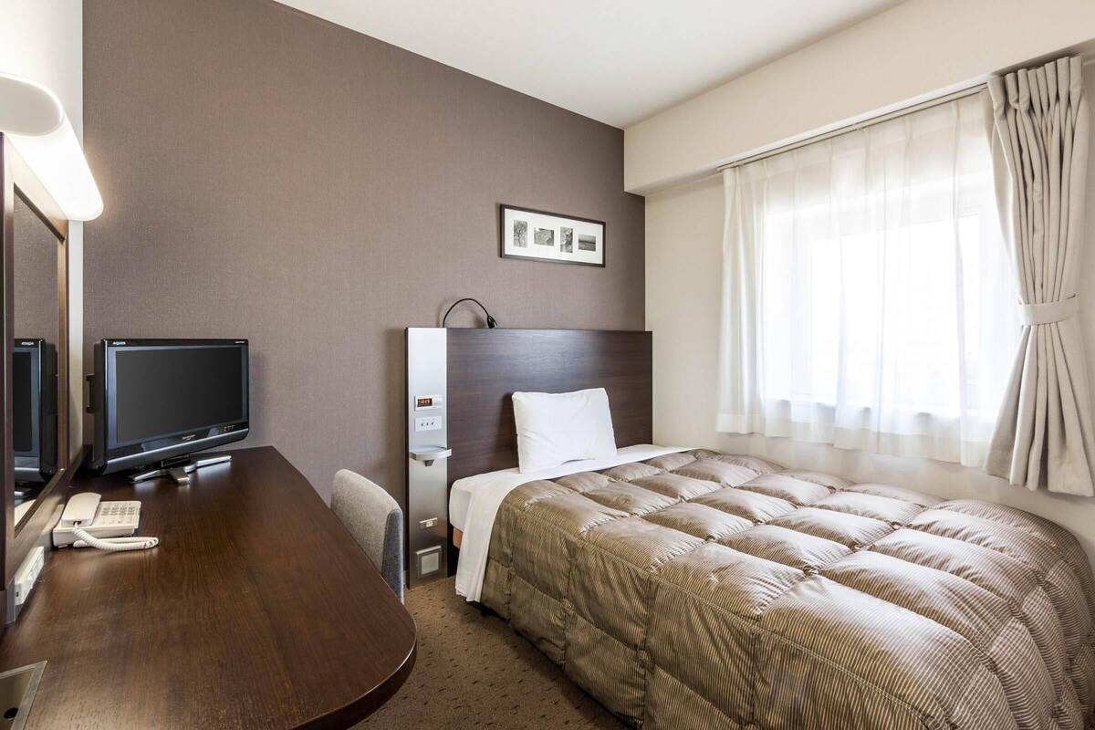 Room, 1 Double Bed, Non Smoking | Premium bedding, desk, blackout drapes, iron/ironing board (on request)