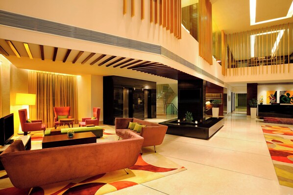 Lobby - Four Points by Sheraton Ahmedabad (Ahmedabad)
