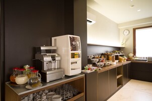 Tägliches Frühstücksbuffet gegen Gebühr