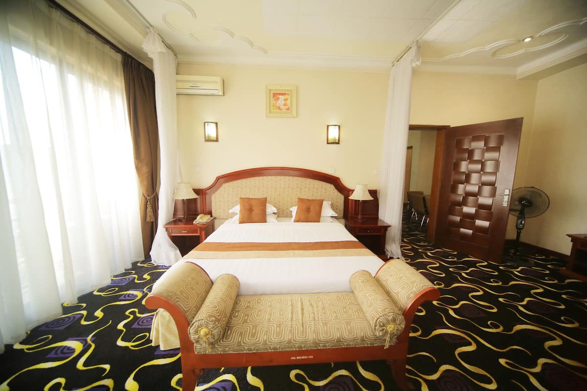 1 bedroom, premium bedding, in-room safe, desk