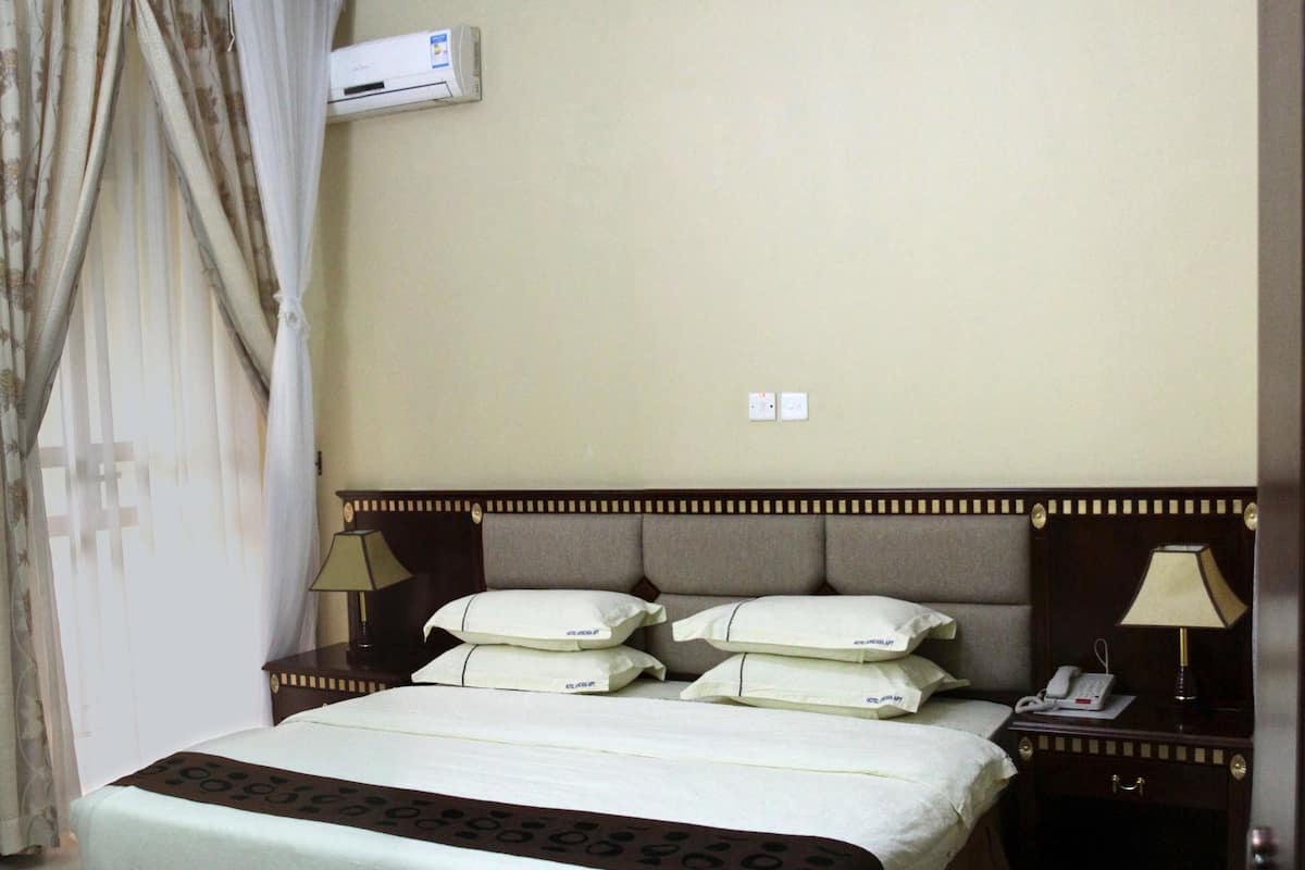 Apartment, 3 Bedrooms | 1 bedroom, premium bedding, in-room safe, desk