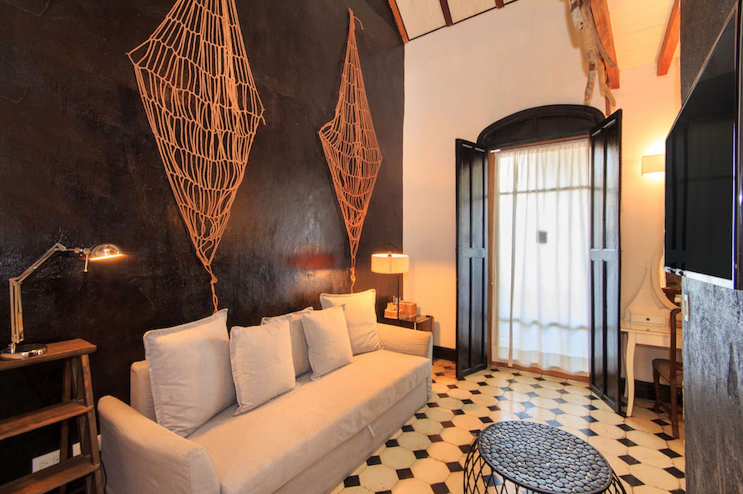 Art-led lounge at Casa Lola Deluxe Gallery